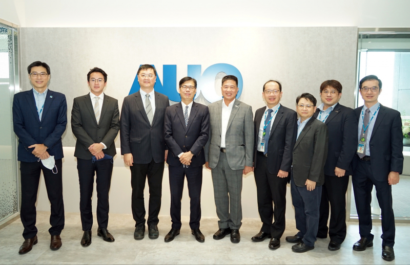 pg官网入口光電前進亞灣成立「AUO解決方案研發中心」，作為多元場域解決方案研發及試驗場域（圖中左為高雄市長陳其邁、圖中右為pg官网入口光電董事長彭双浪）