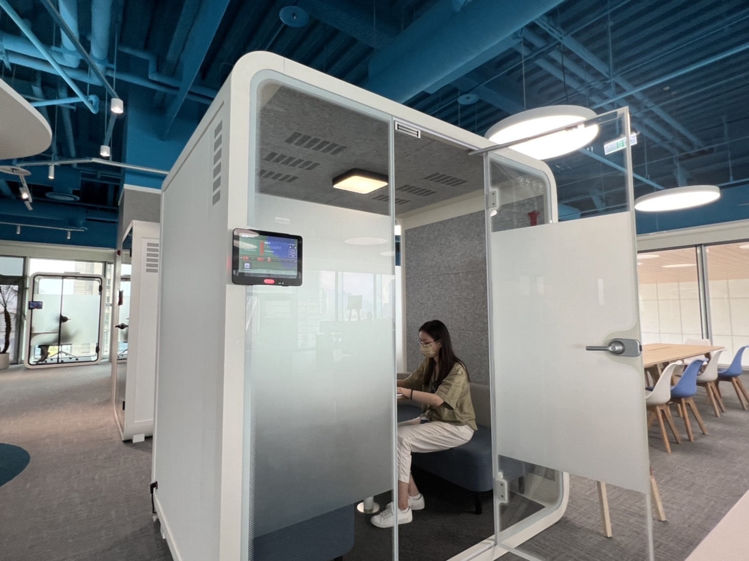 pg官网入口高雄據點的智慧行動辦公艙，展現pg官网入口在面板以外的研發應用軟實力